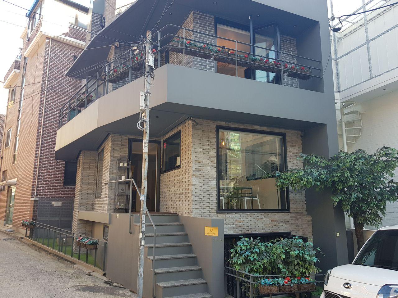 【The BEST Restaurants& Cafes in Itaewon】Only insider knows the 10 Best that you don